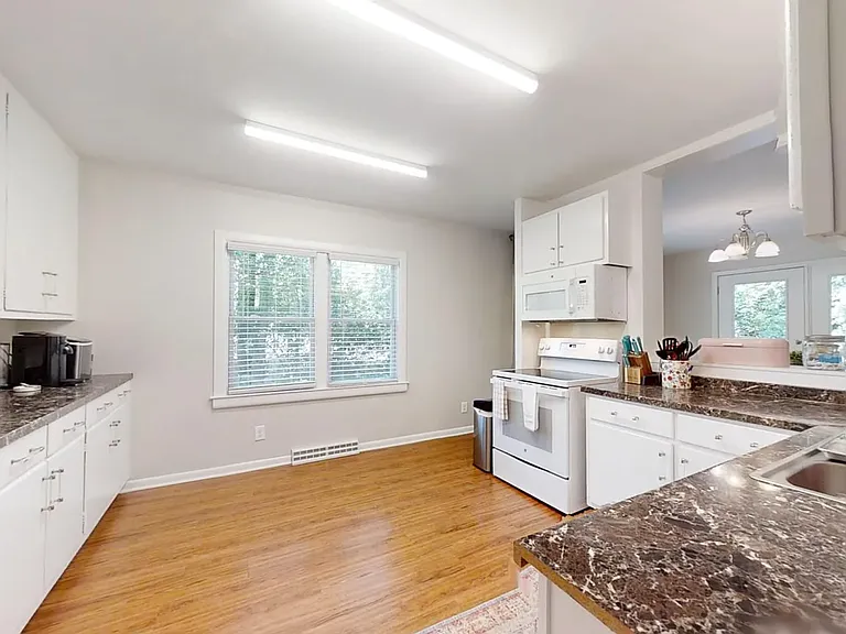 560 Sherwood Dr — Photo 11