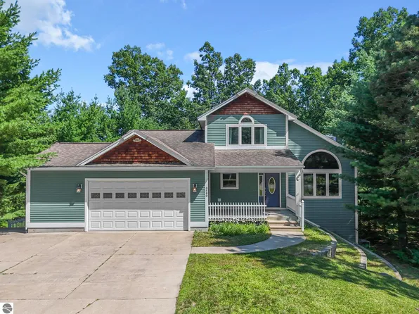 3490 Village Circle Dr, Traverse City, MI 49686