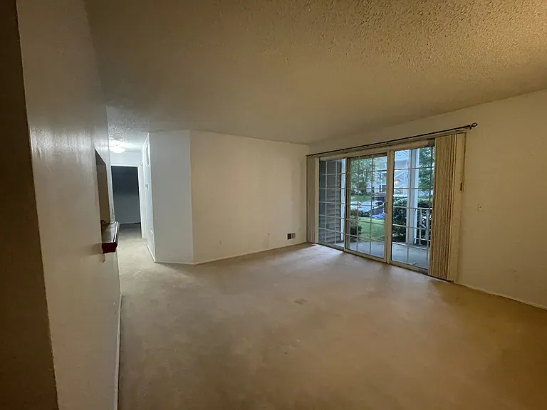 1138 Sycamore Ln — Photo 2