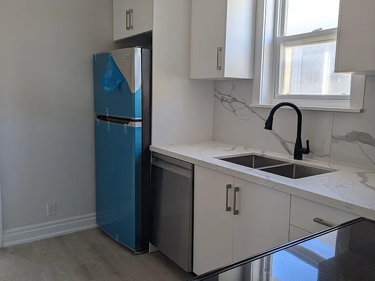 292 Scott Rd #MAIN FLOOR — Photo 6