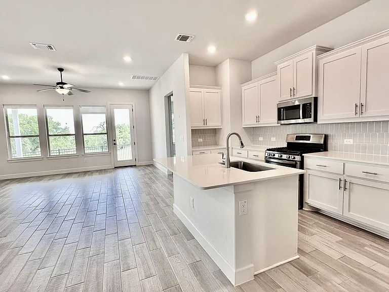 12608 Stanford Dr — Photo 3