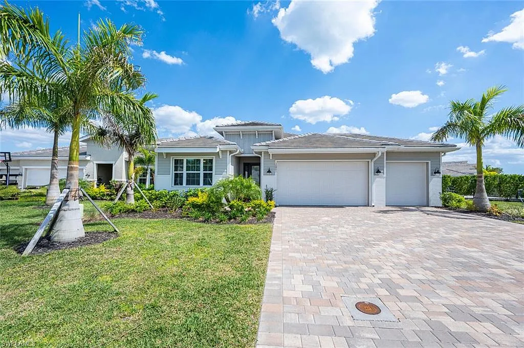 3 bed, 4.0 bath, 2221 sqft, $3,495 — Photo 1