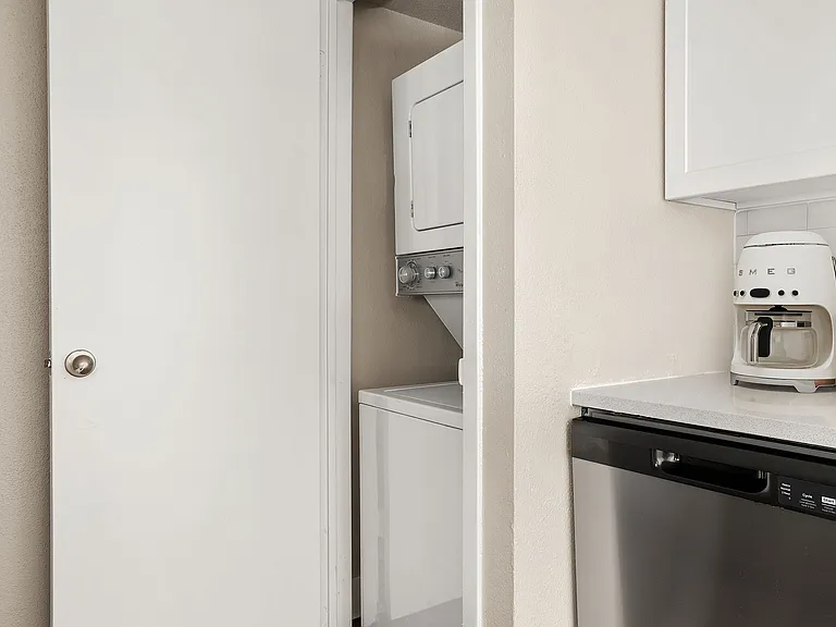 C235370 EnclaveAtBearCreek_VS Stills_1B1B2 WasherDryer