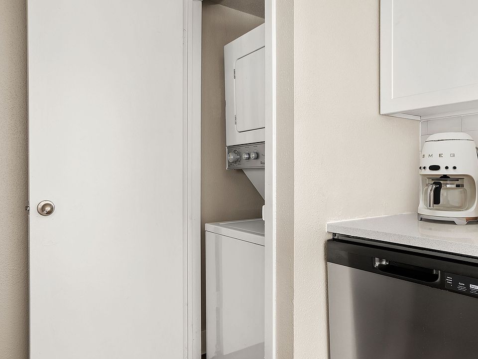 C235370 EnclaveAtBearCreek_VS Stills_1B1B2 WasherDryer