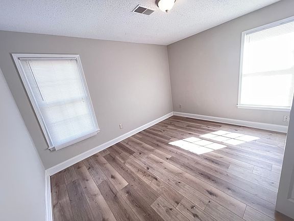 3rd image of 139 Forest Pl