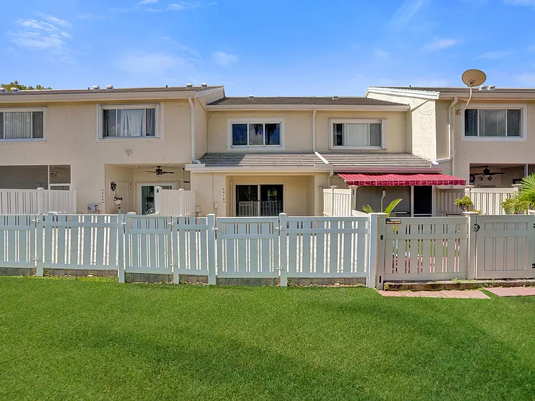 9913 NW 57th Mnr — Photo 28