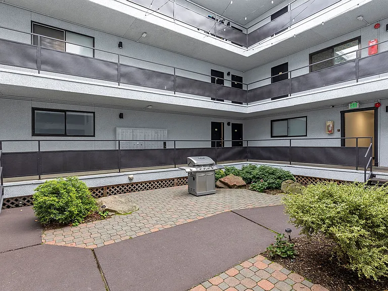Eagle Court Apartments — Photo 19