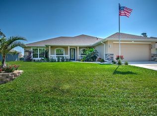 136 Day Dr, Sebastian, FL 32958