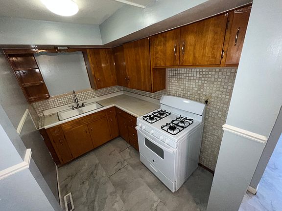 2nd image of 1103 N Douglas St Unit 1