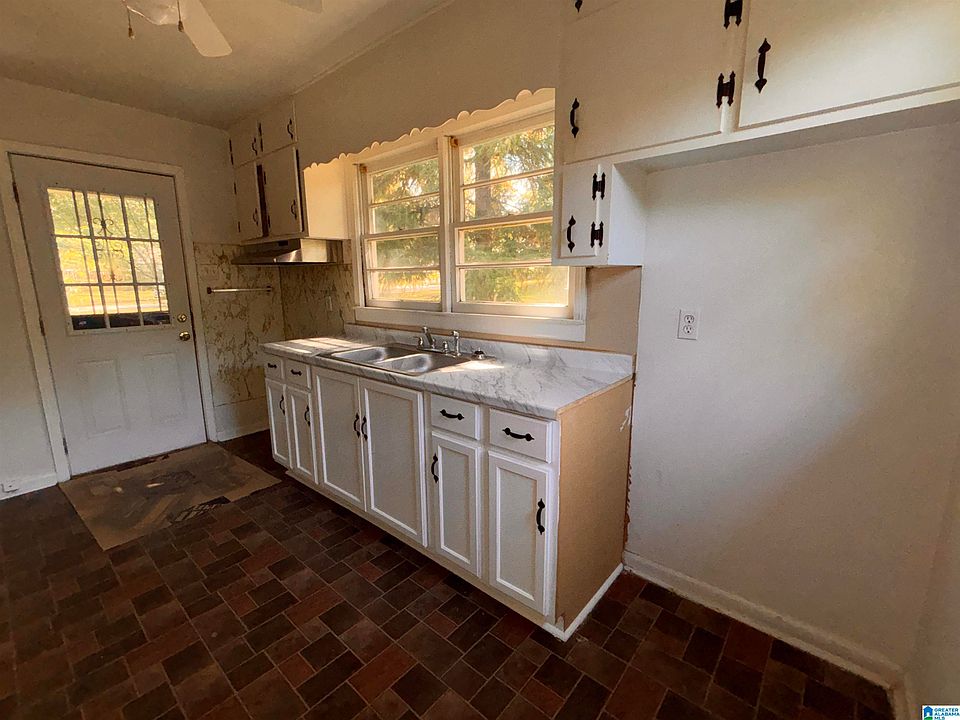 13th image of 800 11th St