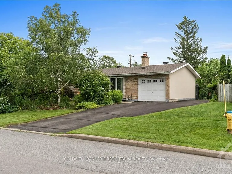 12 Oakwood Ave — Photo 1