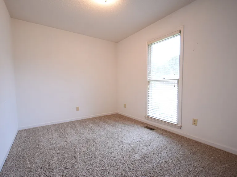1328 Butterwood Cir — Photo 13