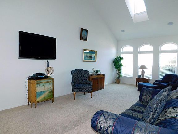 3rd image of 37985 Bayview Cir E