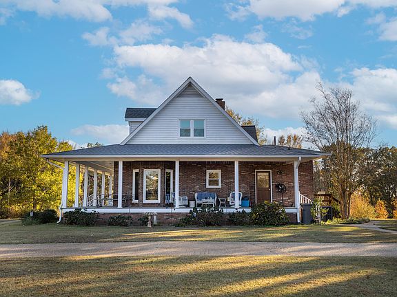 3rd image of 471 Windy Ridge Rd