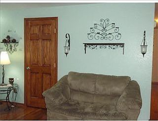 4th image of 597 Acorn Pl