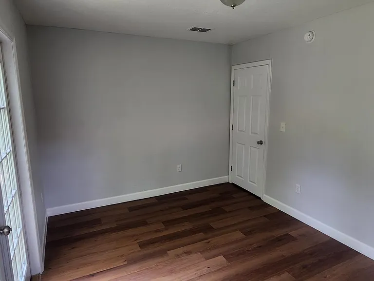 1555 W 13th St — Photo 9