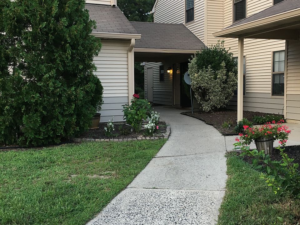 Entrance to 302 Sage Ct