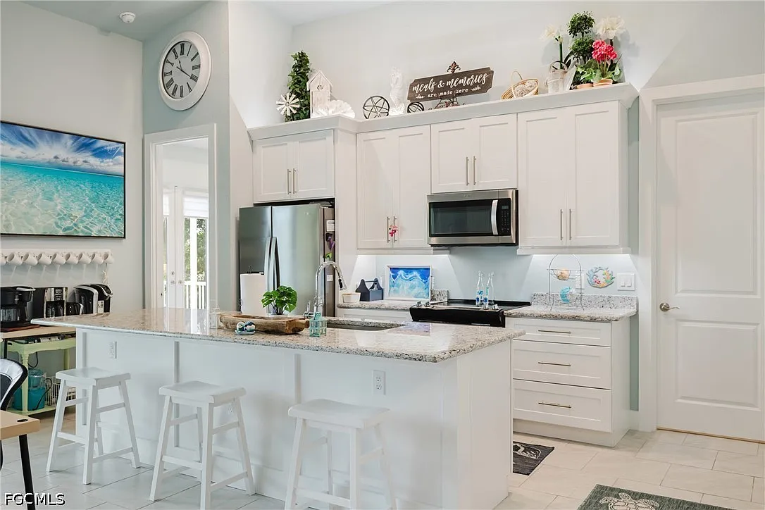 5 bed, 3.0 bath, 1900 sqft, $3,999 — Photo 4