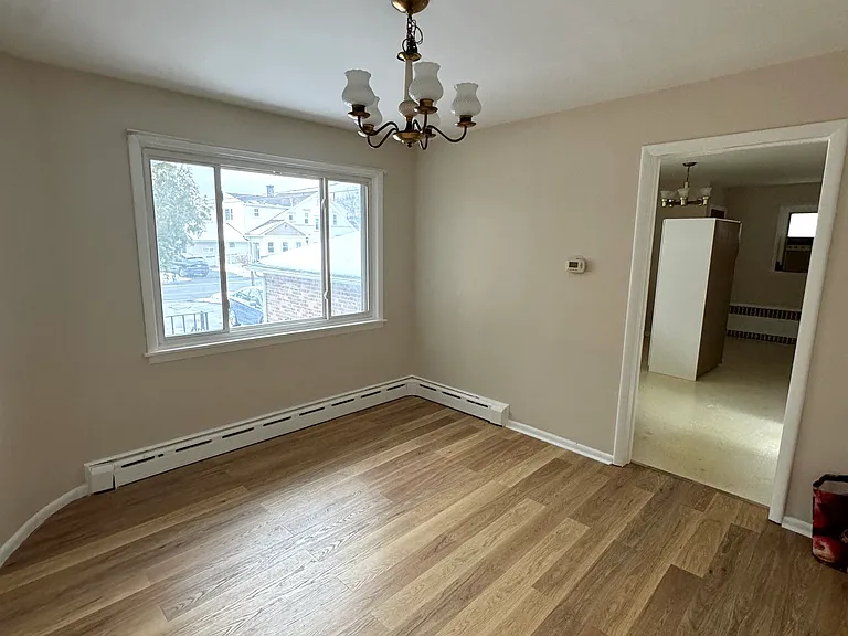 449 Hackett Blvd — Photo 8