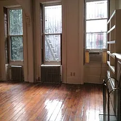 Rented by R New York