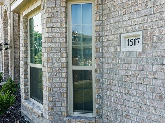 3rd image of 1517 Montrose Ln