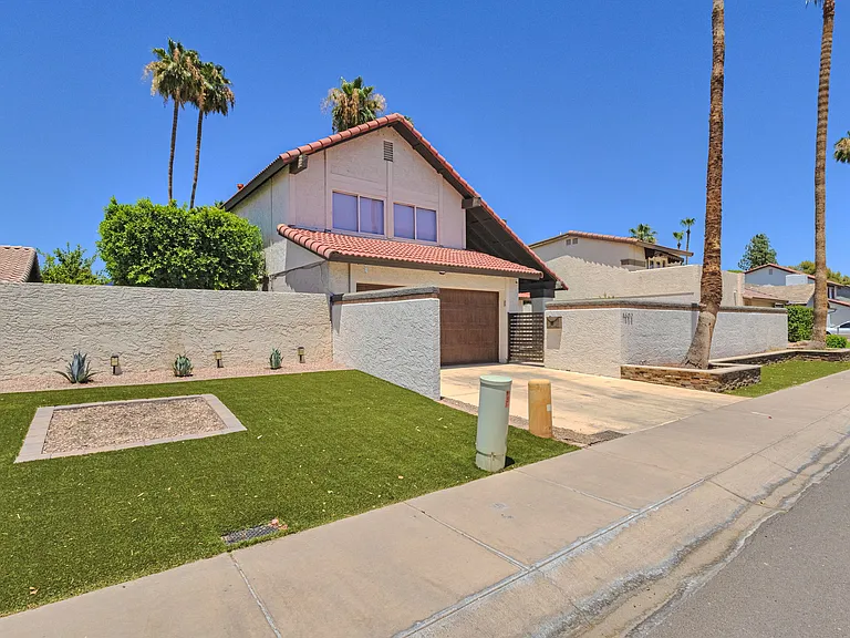 1602 E Weathervane Ln — Photo 2