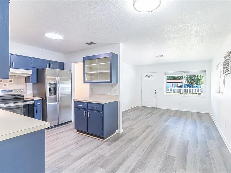 2420 Avenue A NW — Photo 3