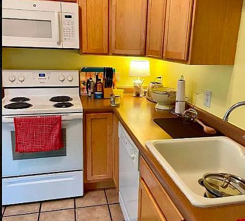 4th image of 457 S Lincoln St #457