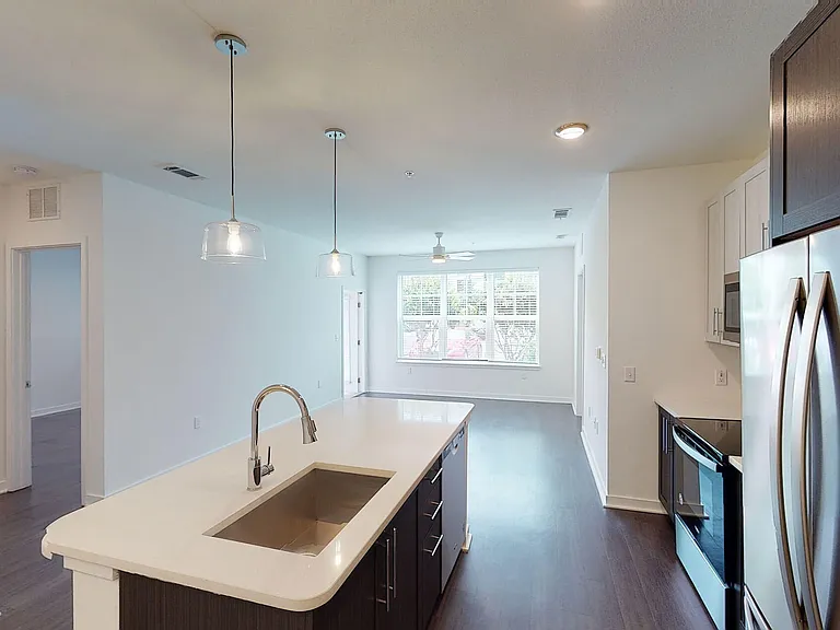 Essex Luxe Apartments — Photo 16
