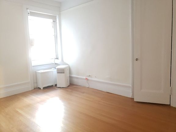 5th image of 510 Cathedral Pkwy #11B