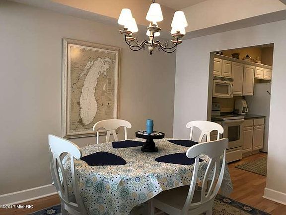 5th image of 208 S Robert St Unit 1