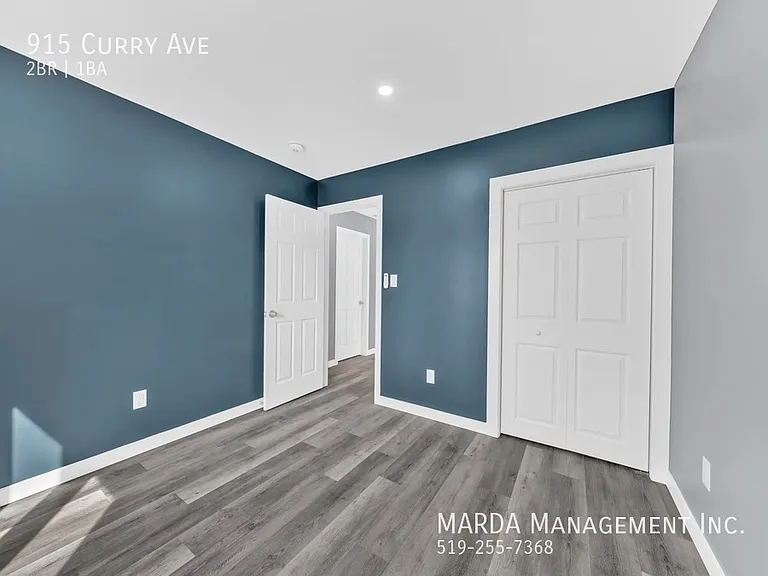 915 Curry Ave — Photo 9