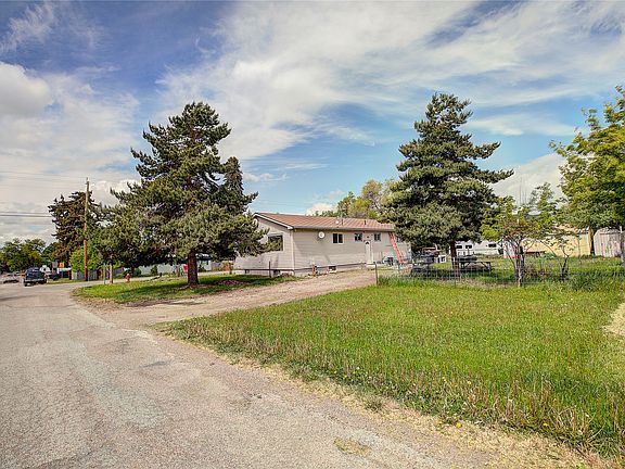2nd image of 1411 7th St E