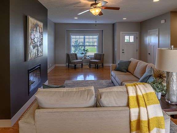 3rd image of 7212 Kentwell Ln