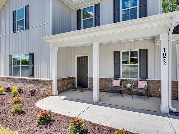 2nd image of 1072 Plantation Trl