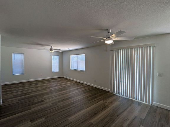4th image of 711 E Lovegrass Dr