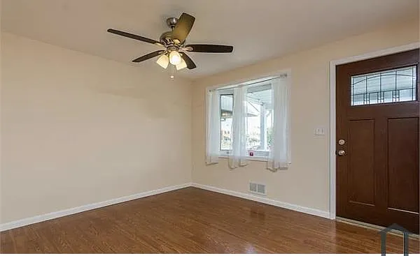 1906 Ewald Ave — Photo 2
