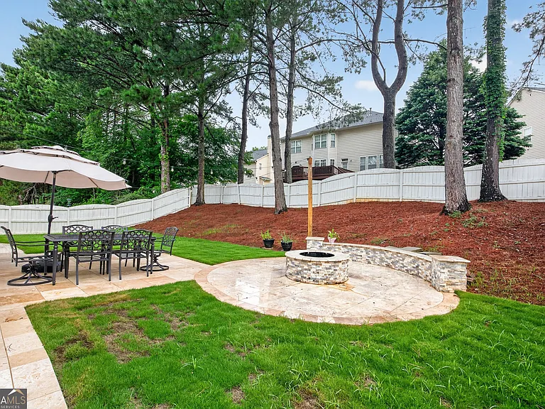 323 Revolution Dr — Photo 43