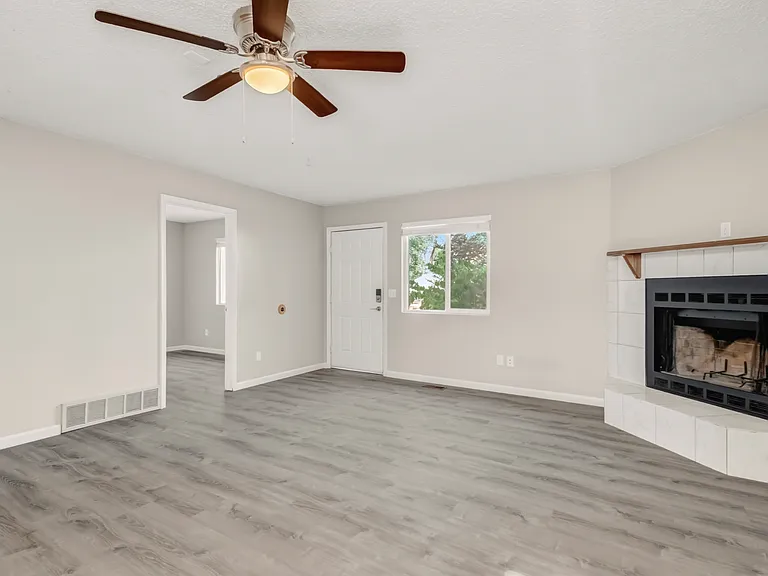 2462 E Willamette Ave — Photo 5