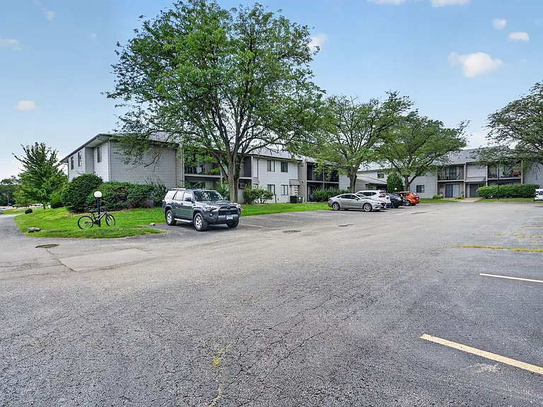 Willow Knolls Apartments — Photo 35