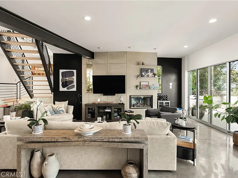3230 Tyrol Dr — Photo 29