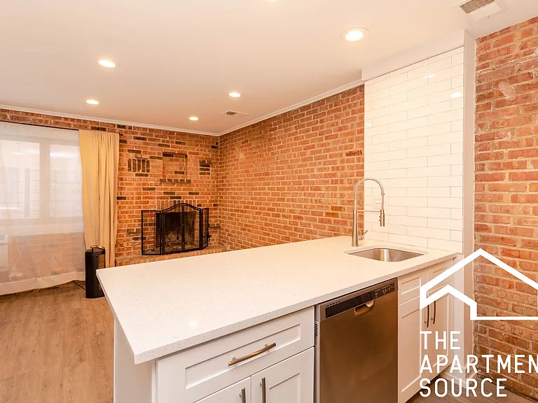 665 W Melrose St #1A — Photo 4
