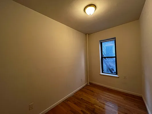 Rented by Salon Realty Corp | media 8