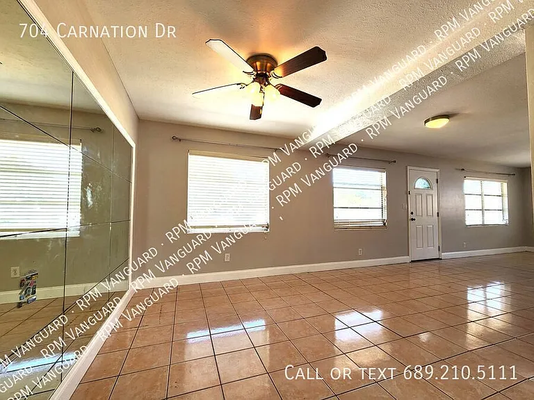 704 Carnation Dr — Photo 3
