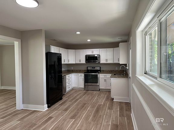 5th image of 3093 N Alabama St