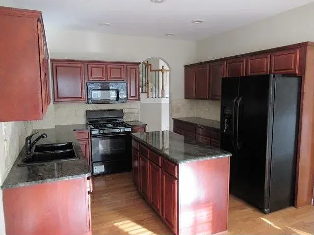 4 bed, 3.5 bath, 2437 sqft, $3,000 — Photo 3