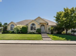 1123 NW Riverfront Dr, Roseburg, OR 97471