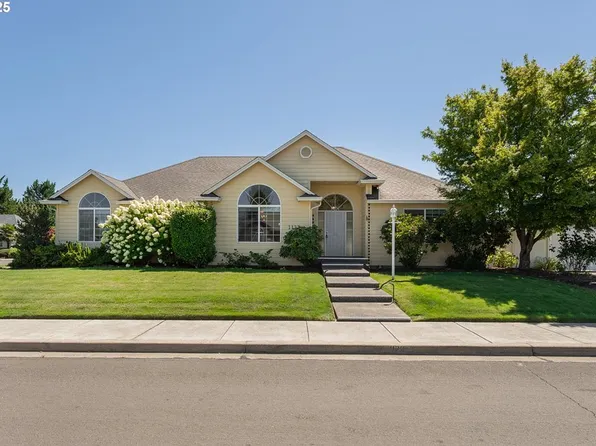1123 NW Riverfront Dr, Roseburg, OR 97471