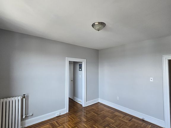 3rd image of 424 17th St #Da