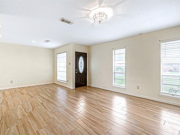 4th image of 1238 Sunny Dr
